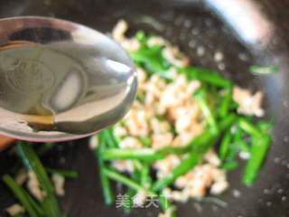 韭菜炒虾丝的做法步骤:9