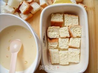 让旧吐司变废为宝—吐司蛋奶布丁的做法步骤:5