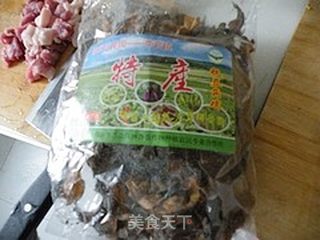 沂蒙农家菜---米豆皮炖肉的做法步骤：1