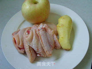 苹果烧鸡翅的做法步骤：1