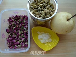 润肺养颜----玫瑰菊花雪梨茶的做法步骤：1