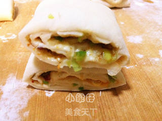 麻辣葱花卷—第一次蒸花卷的做法步骤：7
