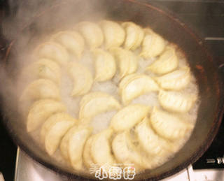 生煎素锅贴的做法步骤:10