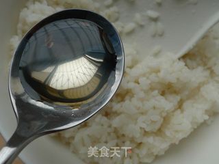 【花样寿司】----金枪鱼寿司的做法步骤：2