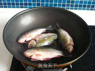 香浓鲫鱼汤的做法步骤:3