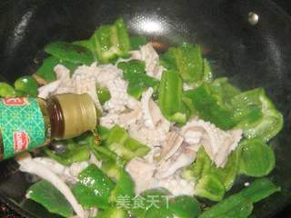 辣味青椒炒鱿鱼的做法步骤:7
