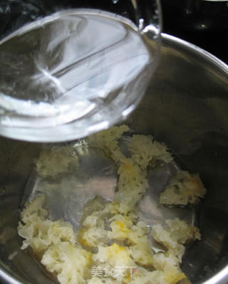雪耳秋梨糖水的做法步骤:4