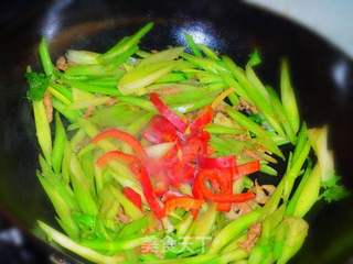 【家庭快手小炒】四季家常小炒---尖椒芹菜炒肉丝的做法步骤：8
