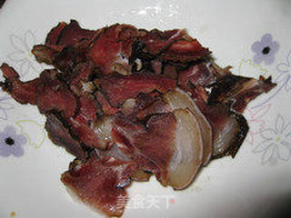 苦瓜炒腊肉的做法步骤:2