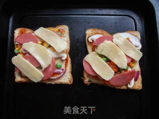 轻松10分钟早餐也能享受到批萨的美味-----吐司小批萨的做法步骤:5
