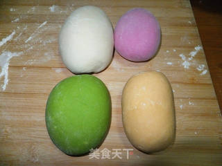 五彩缤纷万紫千红的饺子的做法步骤:2