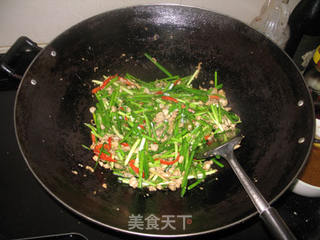 椒丝韭菜炒沙蚬的做法步骤:6