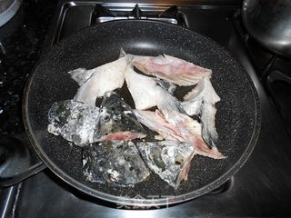 香煎三文鱼头的做法步骤：4