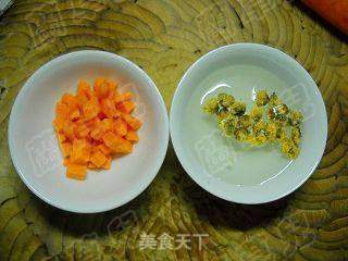 菊花胡萝卜粥的做法步骤:2