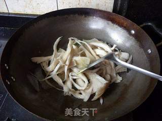 平菇炒蛋的做法步骤：9