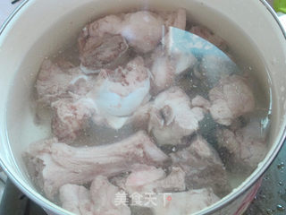 南昌特色筒骨鱼头火锅(家庭版)的做法步骤:2