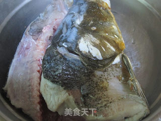 南昌特色筒骨鱼头火锅(家庭版)的做法步骤:6