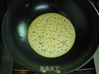 健康粗粮—玉米芝麻蛋饼的做法步骤:6