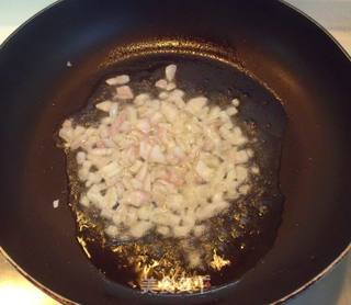 饭菜合一让粒粒米饭沾满香浓----鸡肉蘑菇焖饭的做法步骤:4