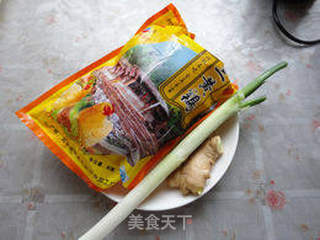 白斩鸡的做法步骤：1