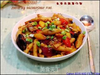 面食制作“鱼香炒薯仔面”的做法步骤:15