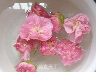 木芙蓉花糯米粥的做法步骤:2