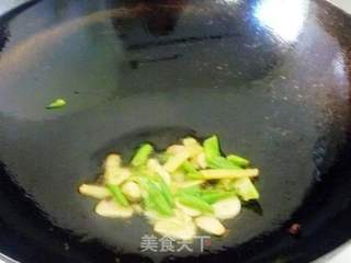 【怡汝私房节日宴客菜】茭白回锅肉的做法步骤：5