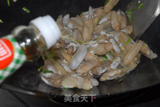 罗勒味的葱姜蛏子的做法步骤:6