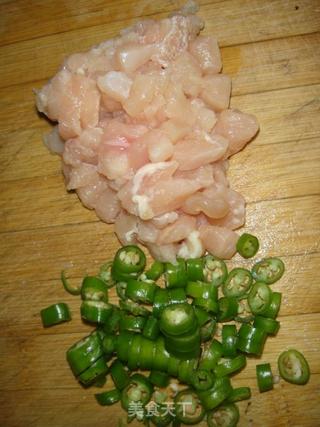 毛豆鸡丁的做法步骤：1