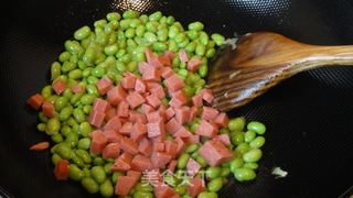 台式香肠炒毛豆的做法步骤：7