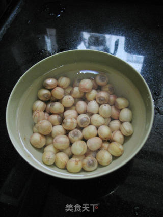 莲子雪耳糖水---解决秋燥的食谱的做法步骤:2