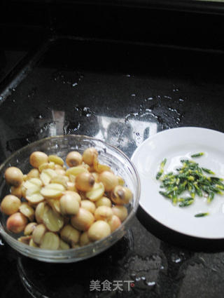 莲子雪耳糖水---解决秋燥的食谱的做法步骤:5