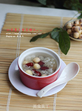 莲子雪耳糖水---解决秋燥的食谱的做法步骤:11