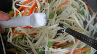 茭白肉丝炒毛豆的做法步骤：11