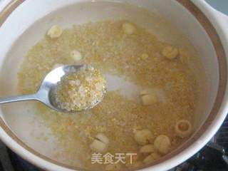 百合花莲子小米粥的做法步骤:2