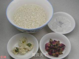 玫瑰花粥的做法步骤：1
