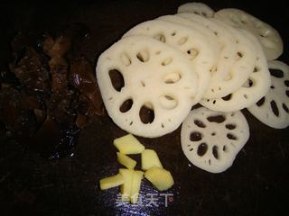 鲫鱼莲藕汤的做法步骤：2
