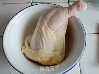 牙签鸡腿肉的做法步骤：1