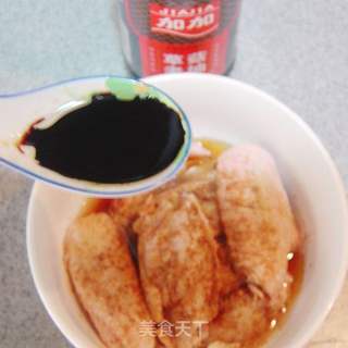 超级简单的懒人美食---------------电饭煲焖鸡翅的做法步骤：5