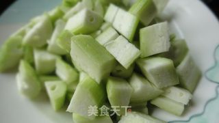 丝瓜炒毛豆的做法步骤：2