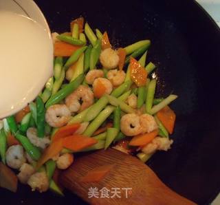 蔬菜之王带来的清新鲜香----芦笋鲜虾饭的做法步骤:8