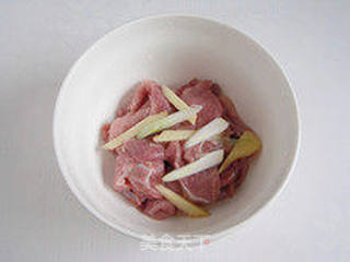 开胃下饭—红油肉片的做法步骤:2