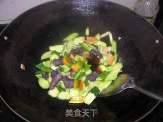 蚝油杂蔬炒海参的做法步骤:6