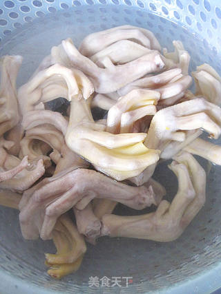 美味到停不了嘴的香卤鸭脚的做法步骤：3