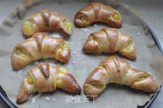 酸酸甜甜的 菠萝朗母牛角包的做法步骤：15