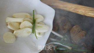 排骨焖菠菜卷子的做法步骤：10