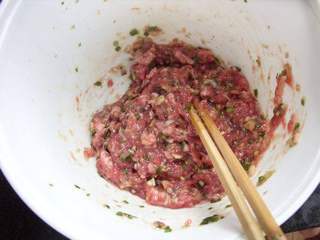 适合老人小孩的------------番茄牛肉丸汤的做法步骤:6