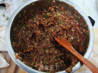 猪肉白菜馅饺子的做法步骤:2