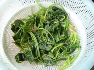 换种吃法--------凉拌菠菜鸡蛋的做法步骤:5