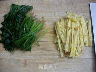 换种吃法--------凉拌菠菜鸡蛋的做法步骤:8
